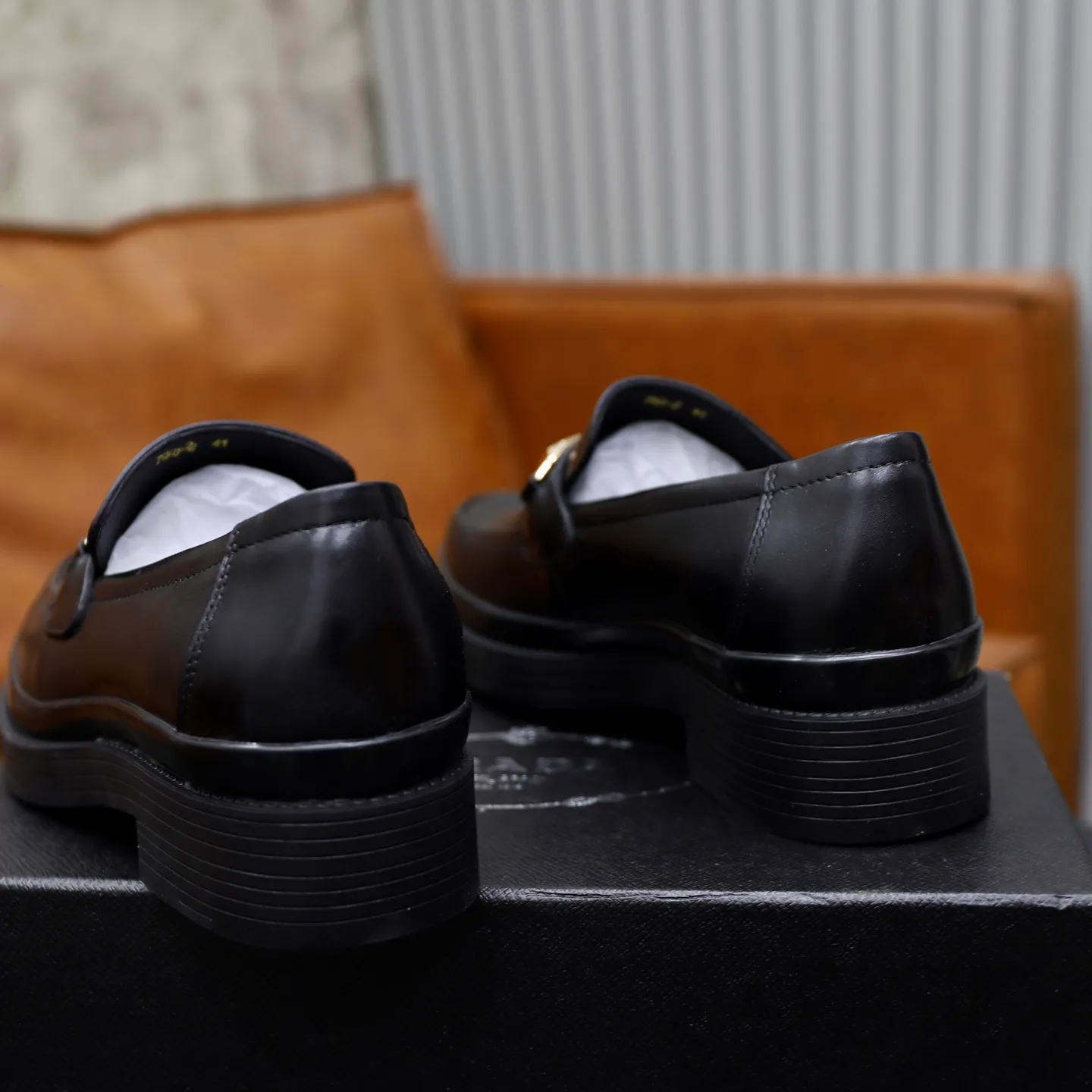 Ex-factory price: 500💰🙅‍♂️🙅‍♂️🙅‍♂️ Brand: PRADA Standard code: Men's code 38-44 (45 can be customized) Grade: Same style as the official website Original order quality Material: Original cowhide surface Comfortable lining Original outsole Style category: Men's fashionable casual leather shoes Distinguished big-name luxury elements Top luxury Color: Color of the actual picture